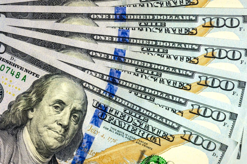 EL DÓLAR ABRIÓ CON UNA BRECHA CERCANA AL&nbsp;3%