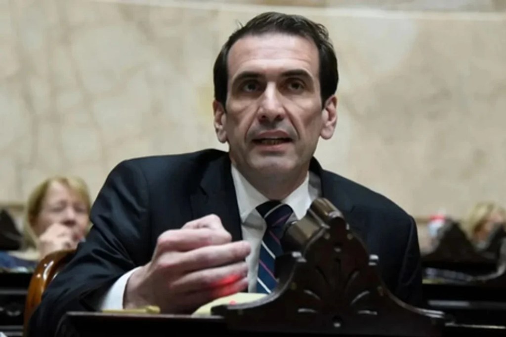 El senador Pablo Cervi destroza el relato del «Modelo Neuquino»
